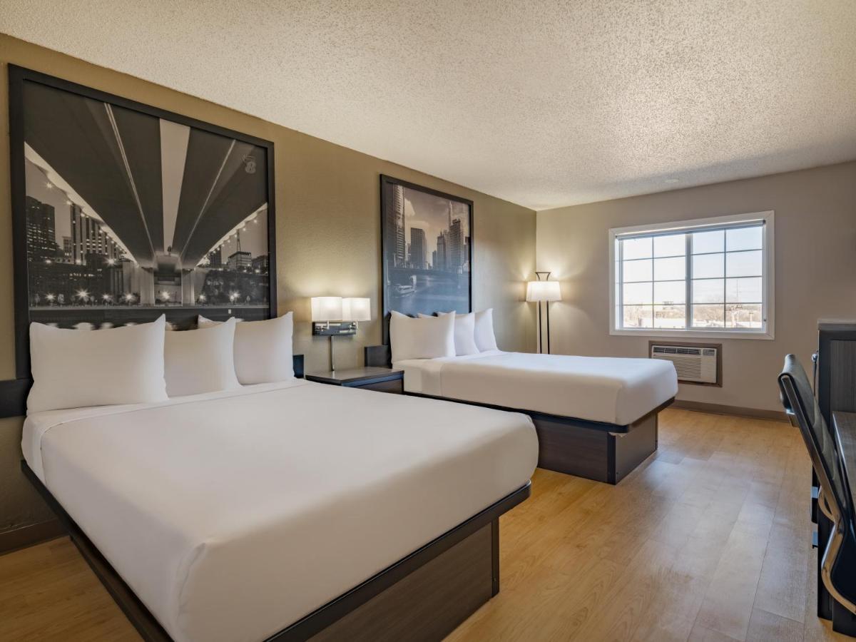 Hotel Super 8 By Wyndham Clinton Zewnętrze zdjęcie