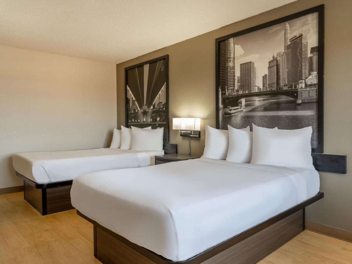Hotel Super 8 By Wyndham Clinton Zewnętrze zdjęcie