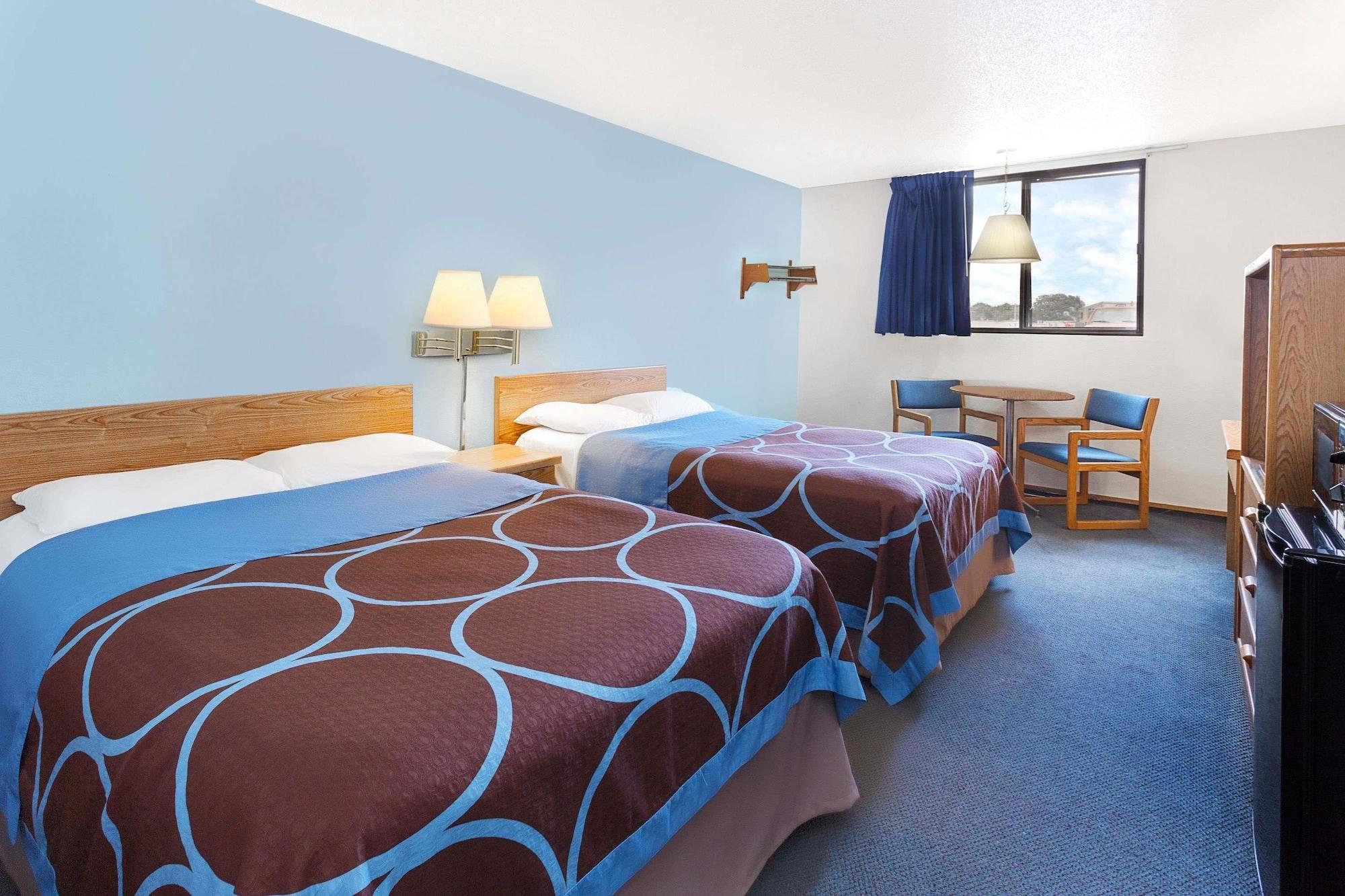 Hotel Super 8 By Wyndham Clinton Zewnętrze zdjęcie